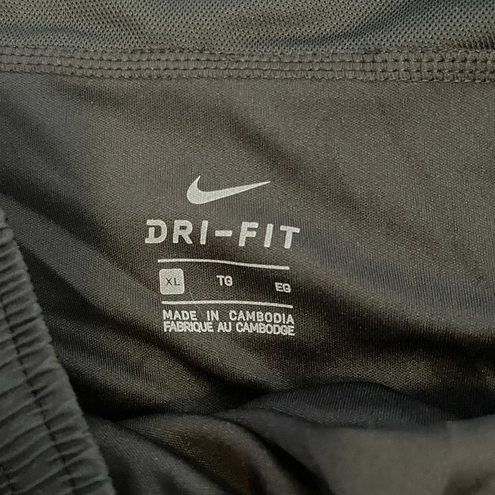 Nike black athletic shorts - Picture 3 of 4